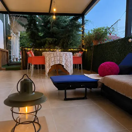 Adem's Cozy Terrace Retreat Апартаменты Скопье